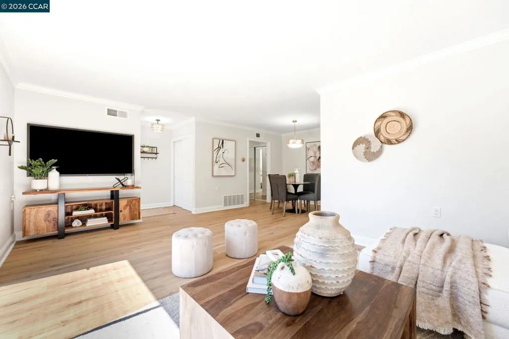 1109 Golden Rain Rd