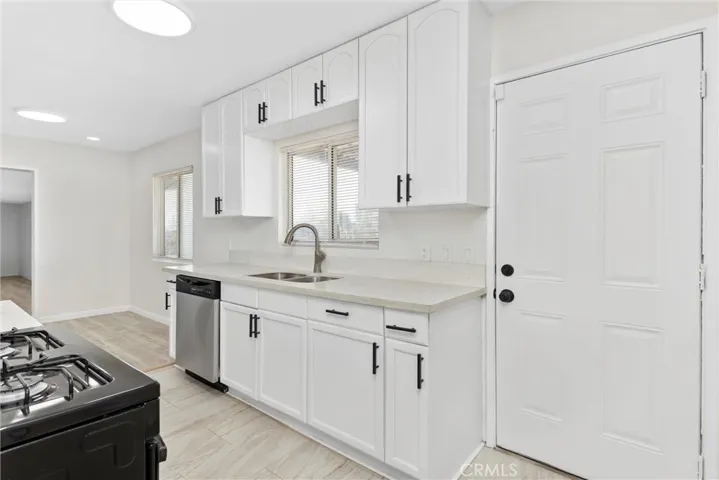 15944 Wintun Road, Apple Valley, California 92307