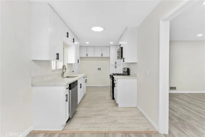 15944 Wintun Road, Apple Valley, California 92307