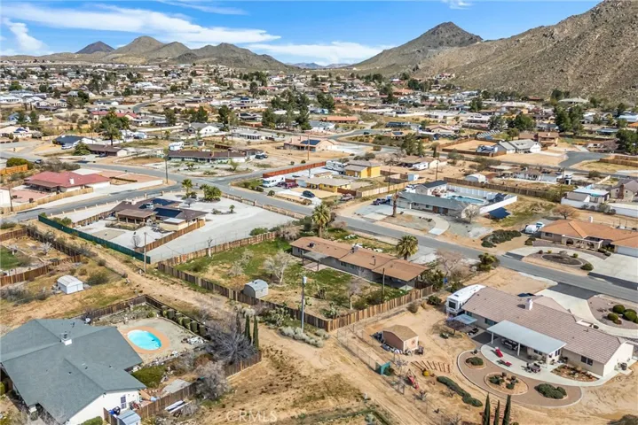 15944 Wintun Road, Apple Valley, California 92307
