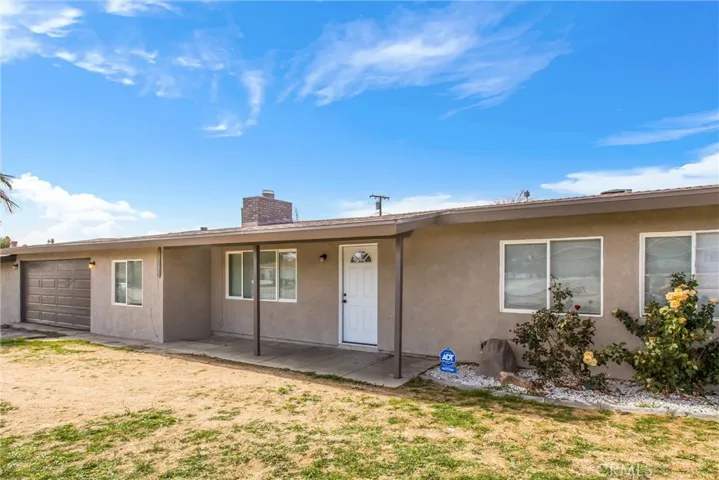15944 Wintun Road, Apple Valley, California 92307
