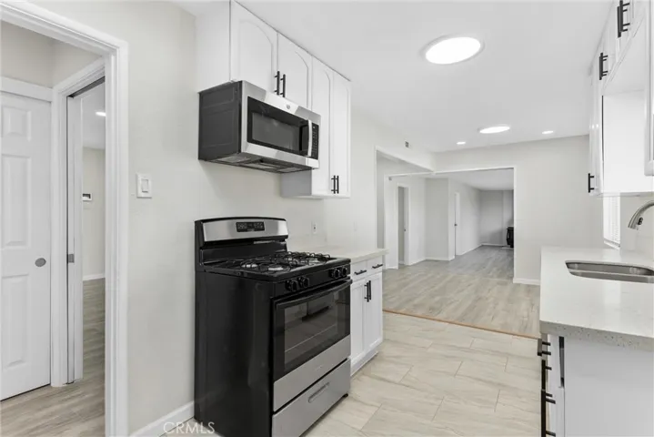 15944 Wintun Road, Apple Valley, California 92307