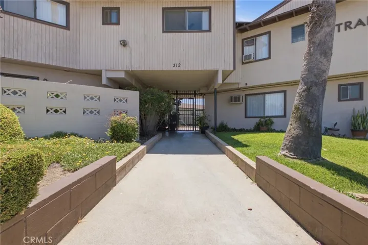 312 Vecino Drive 18, Covina, California 91723