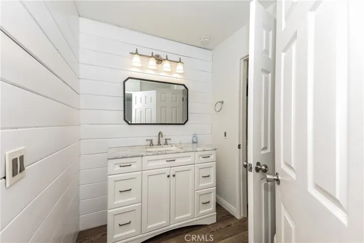 Guest vanity