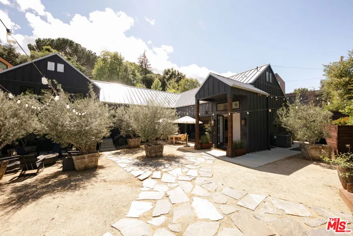 28960 Crags Drive, Agoura Hills, California 91301