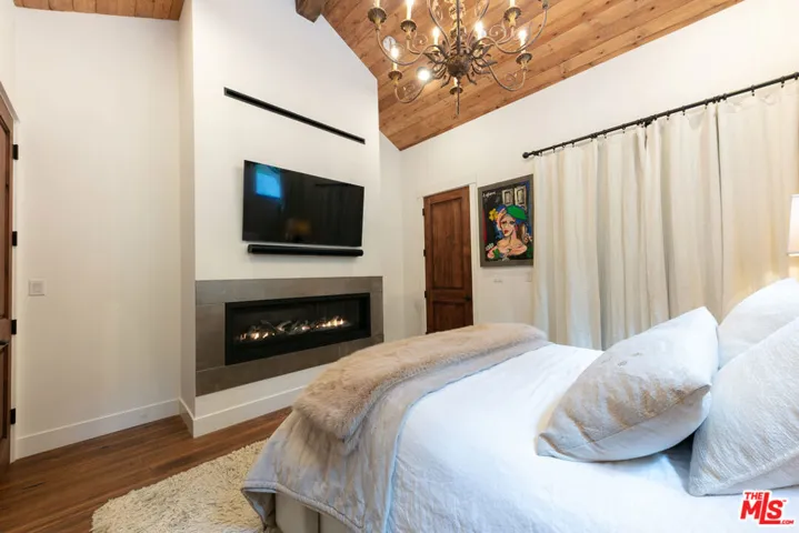 28960 Crags Drive, Agoura Hills, California 91301