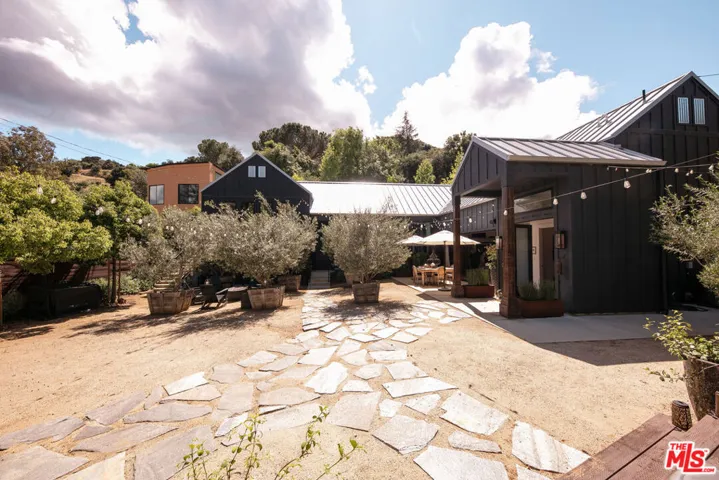 28960 Crags Drive, Agoura Hills, California 91301