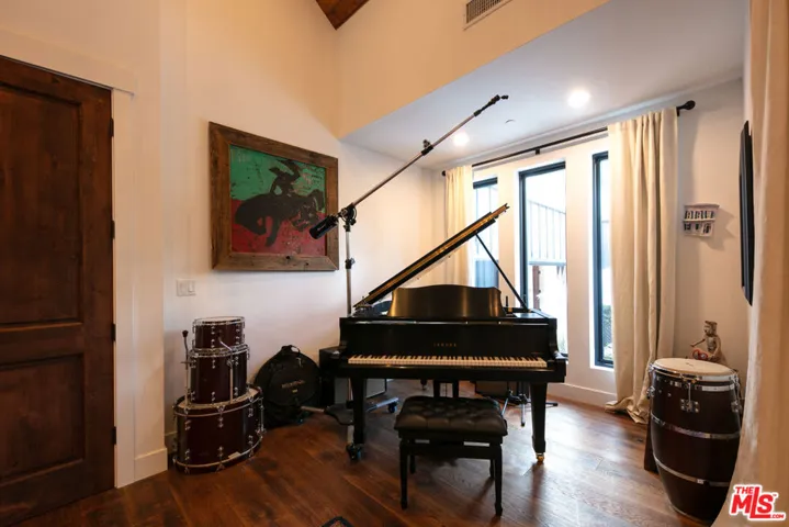 28960 Crags Drive, Agoura Hills, California 91301