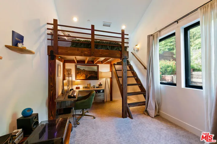 28960 Crags Drive, Agoura Hills, California 91301