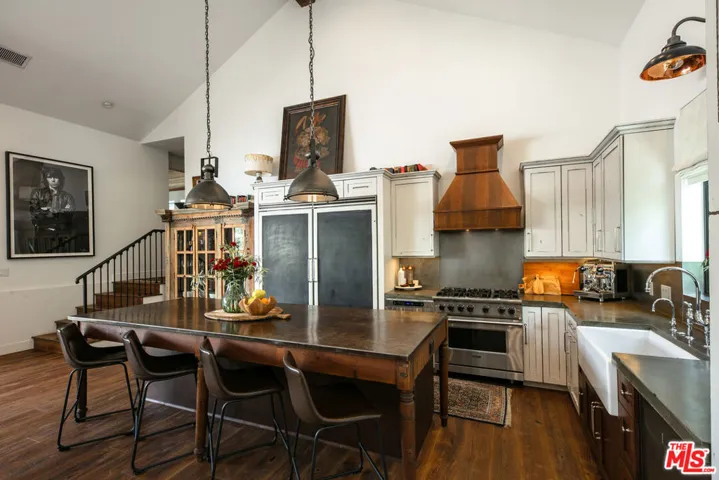 28960 Crags Drive, Agoura Hills, California 91301