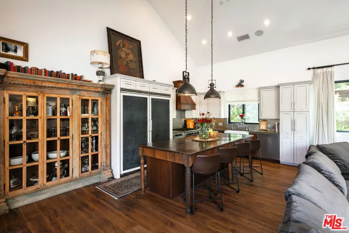 28960 Crags Drive, Agoura Hills, California 91301