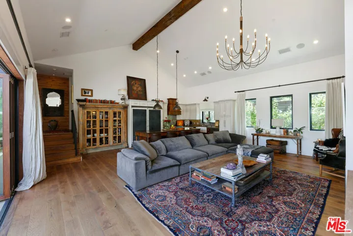 28960 Crags Drive, Agoura Hills, California 91301