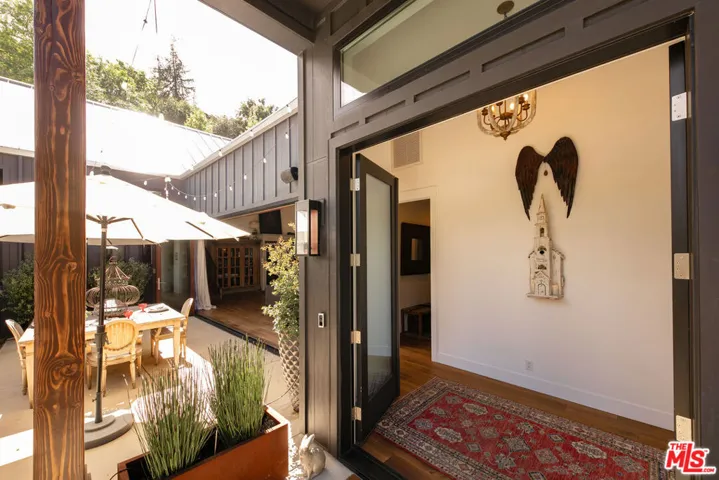 28960 Crags Drive, Agoura Hills, California 91301
