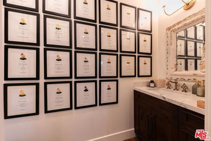 28960 Crags Drive, Agoura Hills, California 91301
