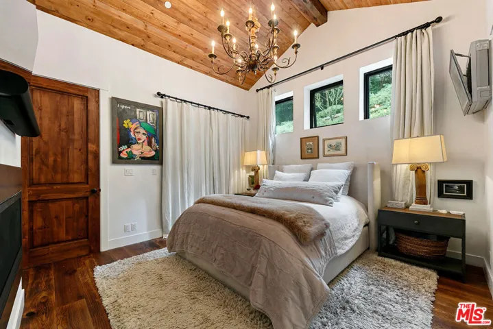 28960 Crags Drive, Agoura Hills, California 91301