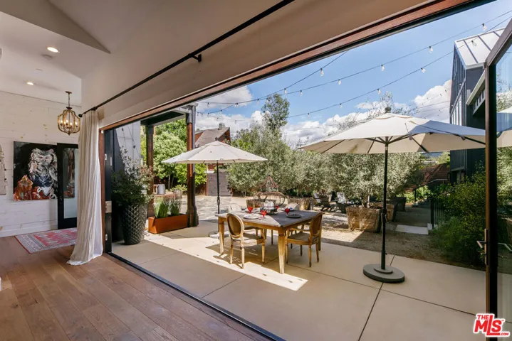 28960 Crags Drive, Agoura Hills, California 91301