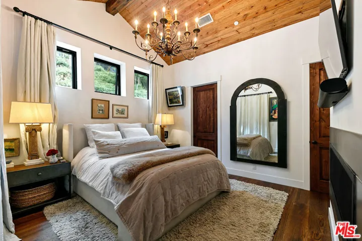 28960 Crags Drive, Agoura Hills, California 91301