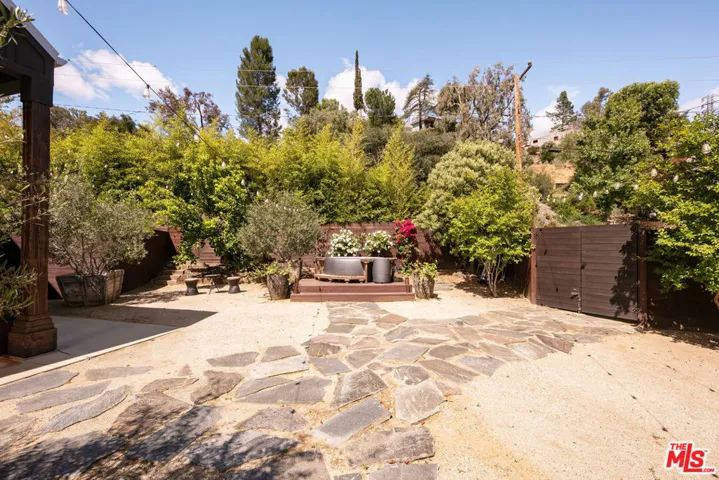 28960 Crags Drive, Agoura Hills, California 91301