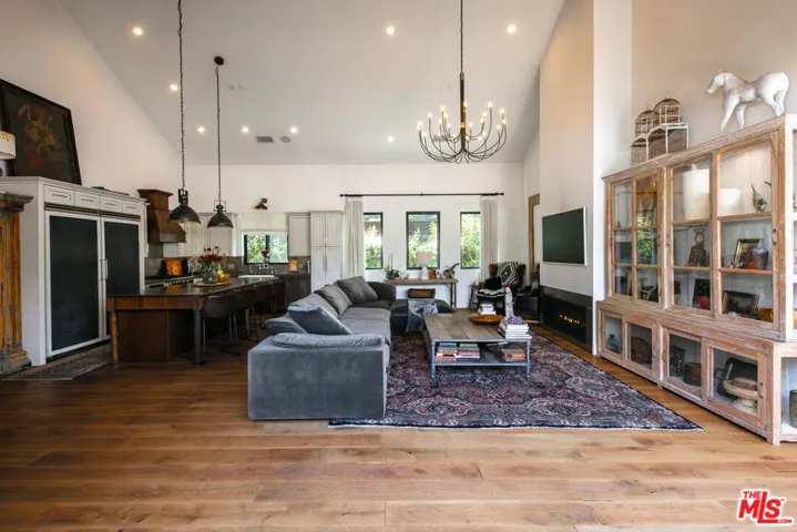28960 Crags Drive, Agoura Hills, California 91301