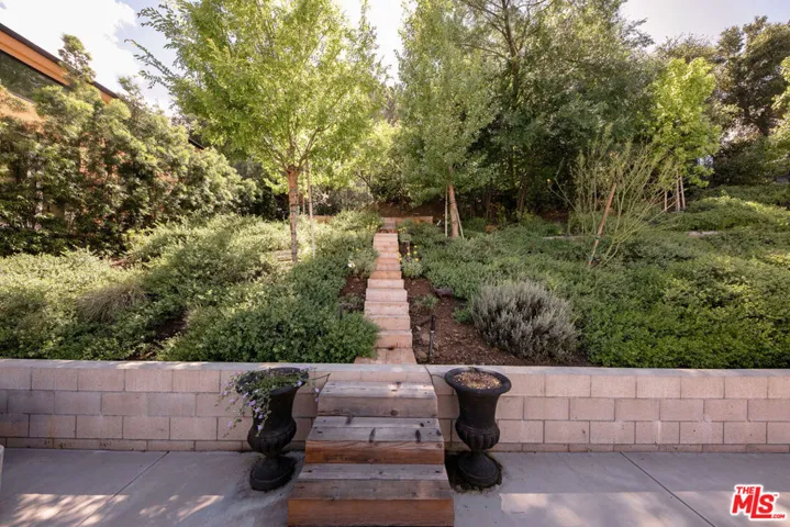 28960 Crags Drive, Agoura Hills, California 91301