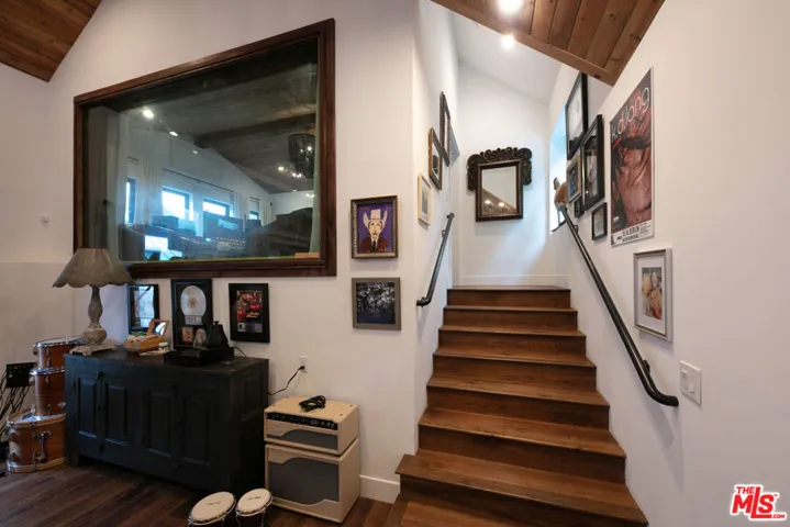 28960 Crags Drive, Agoura Hills, California 91301