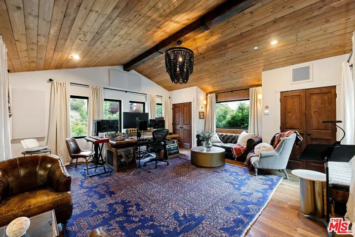 28960 Crags Drive, Agoura Hills, California 91301