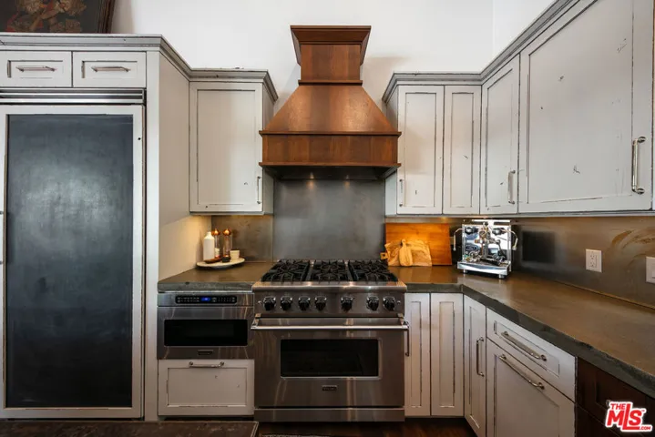 28960 Crags Drive, Agoura Hills, California 91301