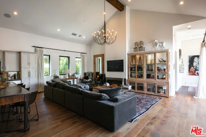 28960 Crags Drive, Agoura Hills, California 91301
