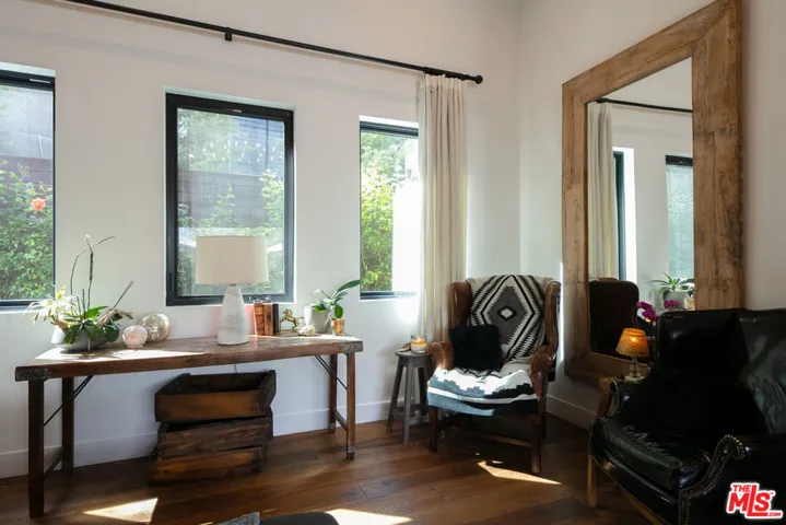 28960 Crags Drive, Agoura Hills, California 91301