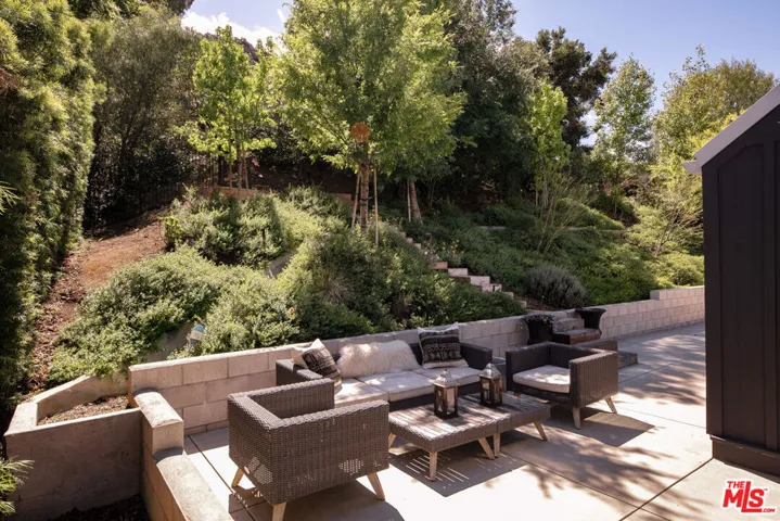 28960 Crags Drive, Agoura Hills, California 91301