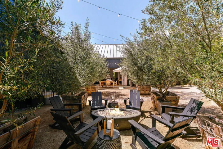 28960 Crags Drive, Agoura Hills, California 91301