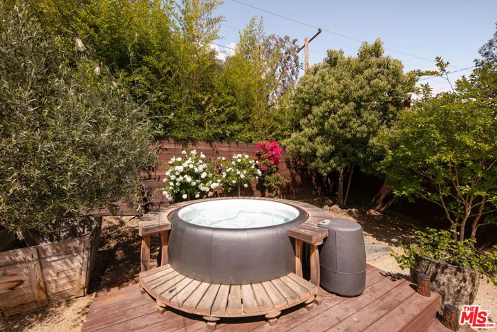 28960 Crags Drive, Agoura Hills, California 91301