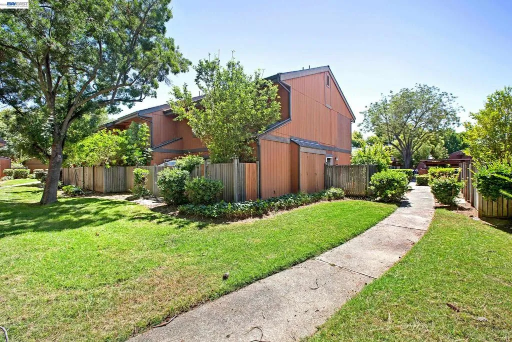 Corner unit side view