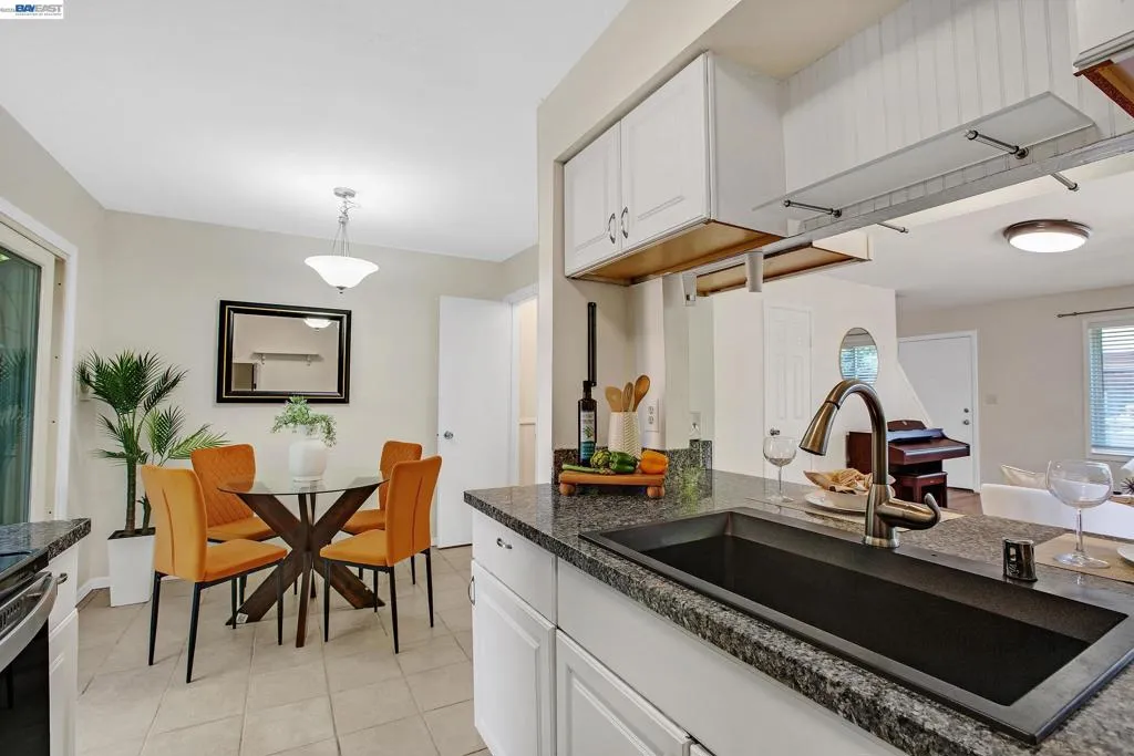 Breakfast bar with Patio # 1
