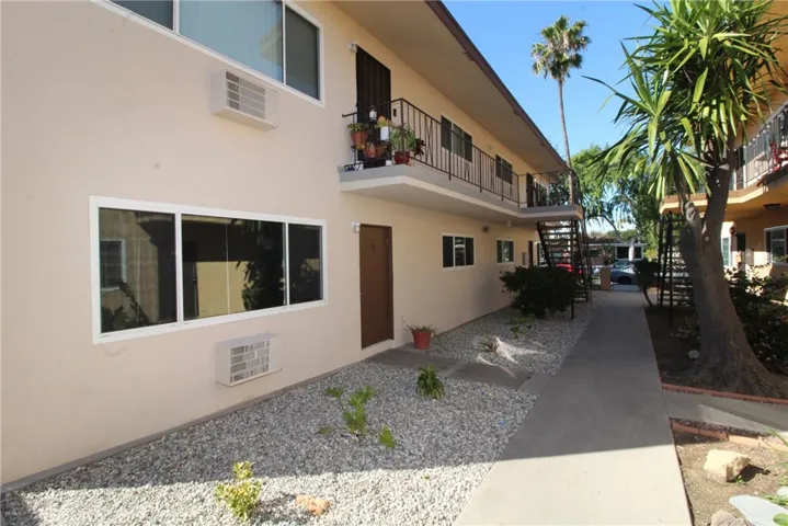 1010 E 32nd, Signal Hill, California 90755