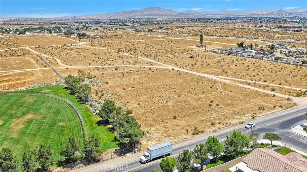 13702 Del Cerro Street, Victorville, California 92392 — photo 4