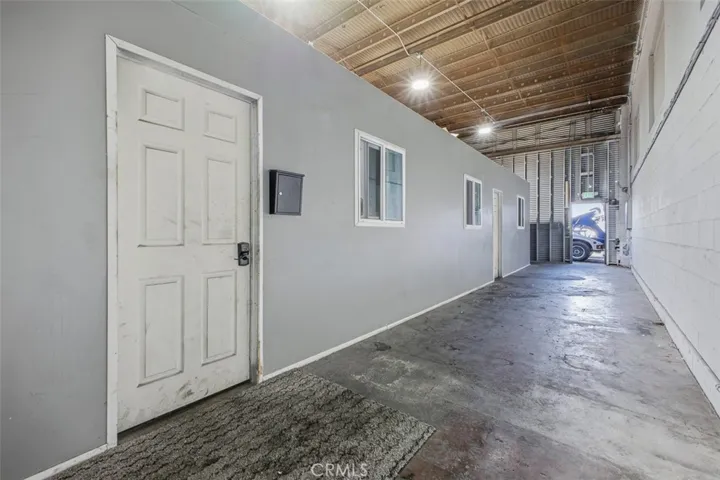 818 828 E Manchester Avenue, Los Angeles, California 90001