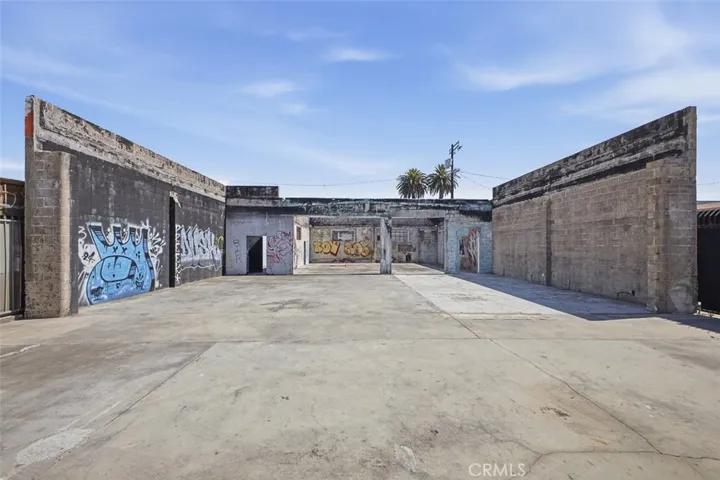 818 828 E Manchester Avenue, Los Angeles, California 90001