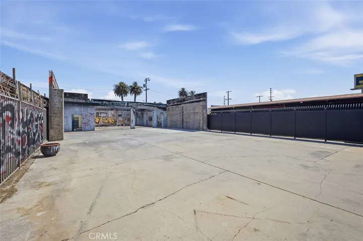 818 828 E Manchester Avenue, Los Angeles, California 90001