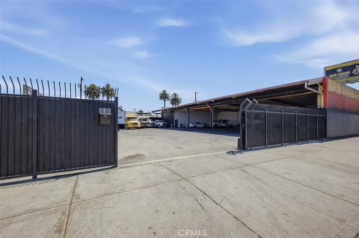818 828 E Manchester Avenue, Los Angeles, California 90001