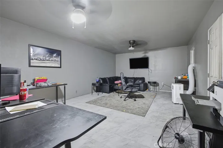818 828 E Manchester Avenue, Los Angeles, California 90001