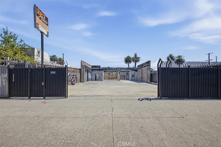 818 828 E Manchester Avenue, Los Angeles, California 90001