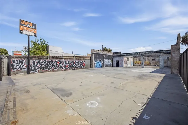 818 828 E Manchester Avenue, Los Angeles, California 90001