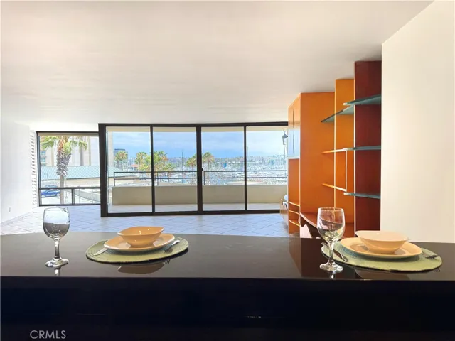 Breakfast Bar towards Marina view
