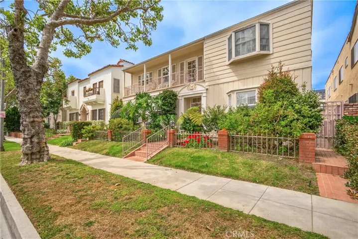 135 S Canon Drive, Beverly Hills, California 90212