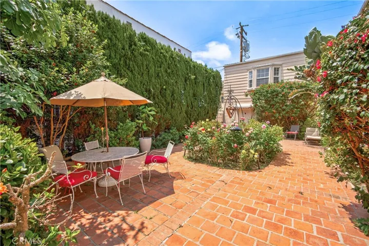 135 S Canon Drive, Beverly Hills, California 90212