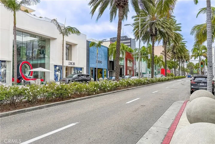 135 S Canon Drive, Beverly Hills, California 90212