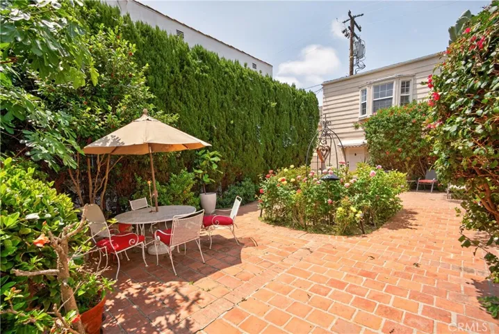 135 S Canon Drive, Beverly Hills, California 90212