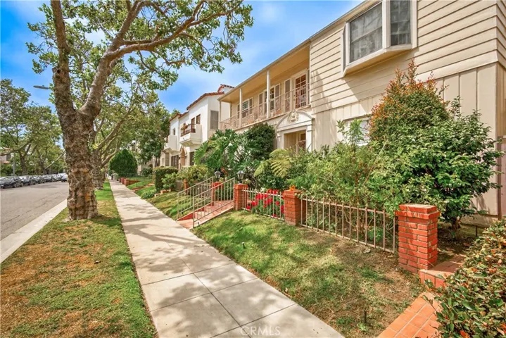 135 1/2 S Canon Drive, Beverly Hills, California 90212