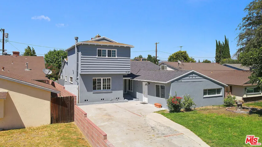 19027 Wyandotte Street, Reseda, California 91335
